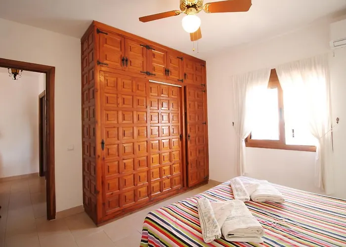 Paola Spainsunrentals 1077